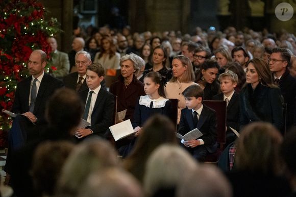 Le prince William, Kate Middleton, et leurs enfants George, Charlotte et Louis, assistent au 5e concert de chants de Noël "Together at Christmas" à l'abbaye de Westminster à Londres, le 5 décembre 2025. PA Photo/ Bestimage