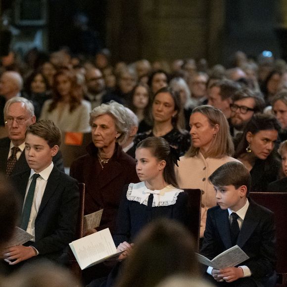 Le prince William, Kate Middleton, et leurs enfants George, Charlotte et Louis, assistent au 5e concert de chants de Noël "Together at Christmas" à l'abbaye de Westminster à Londres, le 5 décembre 2025. PA Photo/ Bestimage