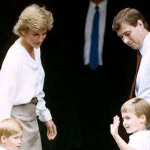 La princesse de Galles, entourée de ses fils, le prince Harry (à gauche), le prince William et le duc d'York. Photo : PA Photos/ABACAPRESS.COM