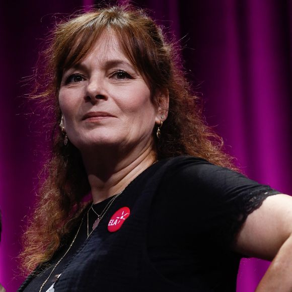 "En vrai, pour moi, c'était une évidence de rester à Paris. Le papa de mes enfants dont je me suis séparée travaillait et avait un poste là-bas. Et puis mes enfants y étaient scolarisés. Je n'ai pas eu envie de tout bouleverser".

Cécilia Hornus - Cérémonie de remise des prix des Ambassadeurs ELA et lancement de la nouvelle campagne "Mets tes baskets et bats la maladie" à la Cité des Sciences et de l'Industrie à Paris. Le 7 juin 2023
© Christophe Clovis / Bestimage