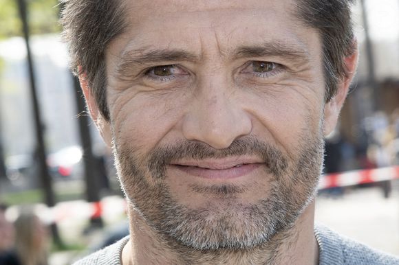 Bixente Lizarazu participe à une collecte de déchets autour du Bassin de la Villette organisée par l'association Surfrider à Paris, France le 23 mars 2022. Photo par Aurore Marechal/ABACAPRESS.COM