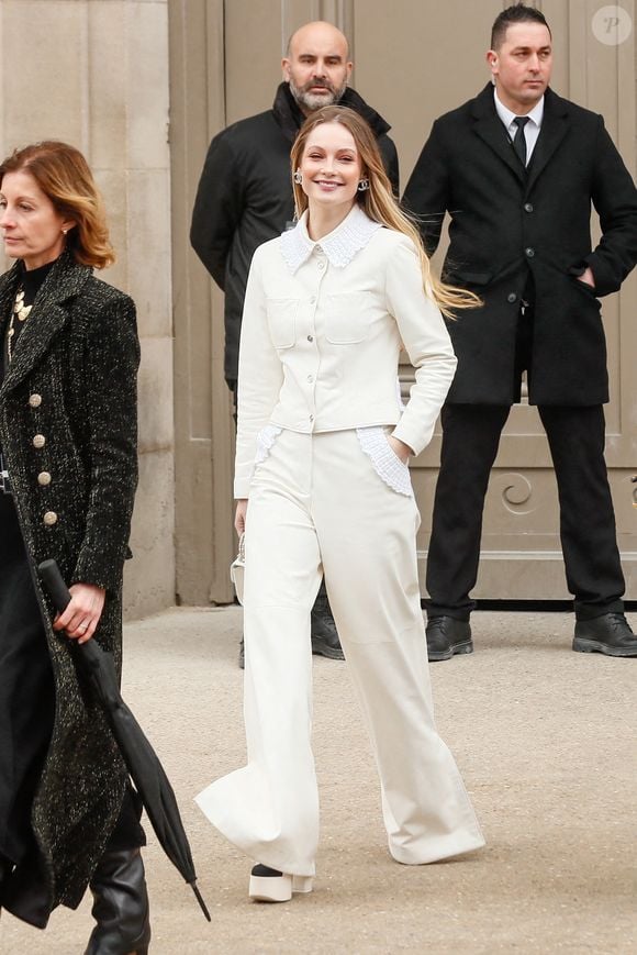 Hannah Dodd à la sortie du deuxième défilé Chanel Collection Haute Couture Printemps/Eté 2025 lors de la Fashion Week de Paris (PFW), France, le 28 janvier 2025. © Christophe Clovis/Bestimage