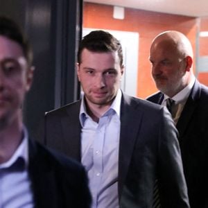 Jordan Bardella sort du siège du Rassemblement National après l'annonce de la condamnation de Marine Le Pen le 31 mars 2025

© Ewen Gavet / PsnewZ / Bestimage