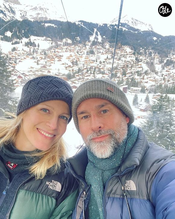 Lorsqu'elle n'est pas sur les plateaux de tournage, la comédienne partage sa vie avec Paul Leyden, acteur, scénariste et réalisateur australien qui s'est fait connaître en jouant le rôle de Blake Joseph dans le célèbre feuilleton américain, "Les Feux de l'amour". 

Alexia Barlier et son mari, l'acteur et réalisateur australien Paul Leyden, en décembre 2022 lors de leurs vacances en Suisse.

Instagram @paulleyden1