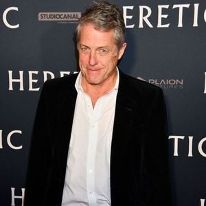 Hugh Grant et sa femme Anna Eberstein assistent au tapis rouge de la première allemande de son nouveau film Heretic à l’Astor Film Lounge de Berlin.

En photo : Anna Eberstein et Hugh Grant