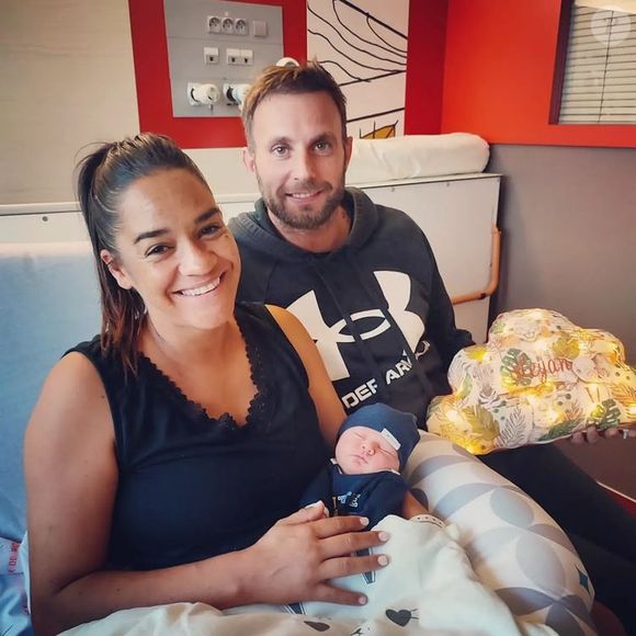 Ce vendredi 29 août, Myriam a appris une bien mauvaise nouvelle. 

Myriam et Thomas de Koh-Lanta avec leur fils Leyan.