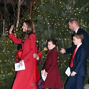 Catherine (Kate) Middleton, princesse de Galles, Le prince William, prince de Galles, Le prince George de Galles, La princesse Charlotte de Galles - La famille royale d'Angleterre assiste à la messe "Together At Christmas Carol" à l'abbaye de Westminster à Londres, Royaume-Uni le 6 Décembre, 2024

Photo : GOFF INF / BESTIMAGE