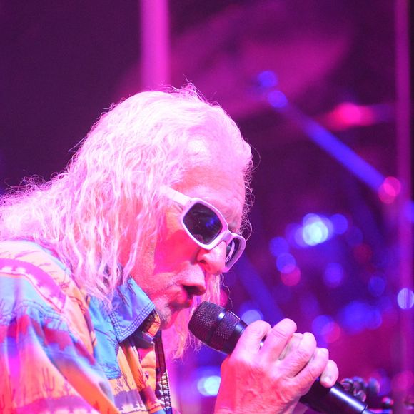 "Je suis allé voir, par curiosité. J'ai demandé à une lA de me composer une chanson 'à la manière de Polnareff'. Nul."

Exclusif - Michel Polnareff - Les célébrités sont venues applaudir M.Polnareff lors de son concert à la citadelle de Saint-Tropez, le 13 août 2024. 
© Brun Jacob / Nice Matin / Bestimage