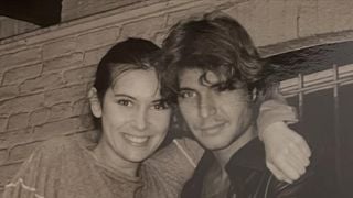 “J’avais 19 ans toi 24” : Ce couple d’acteurs français ne s’est plus jamais quitté, après un moment spécial dans une cage d’escalier à Paris