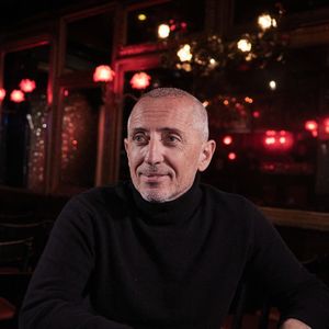 L'occasion ainsi de s'intéresser au célèbre humoriste

Exclusif - Gad Elmaleh - Inauguration du Michou Comedy Club avec Gad Elmaleh à Paris le 17 mars 2025. 
© Cyril Moreau/Bestimage