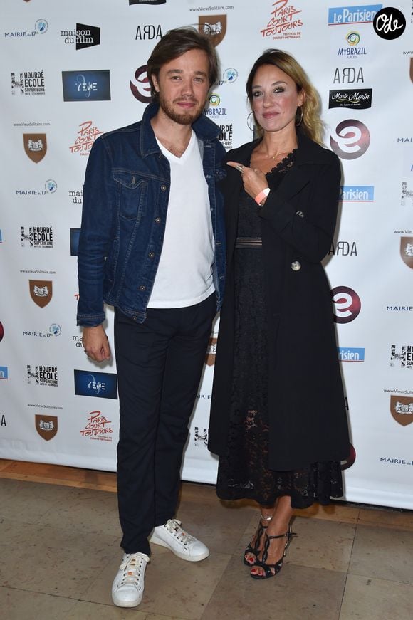 Son fils unique, le musicien Baptiste Allard, et sa compagne Hélène ont accueilli leur premier enfant en juin. 

Emma Colberti et son fils Baptiste lors du photocall de la 2ème édition du festival "Paris Court Toujours" au Théâtre de l'Européen à Paris le 20 septembre 2019. © Giancarlo Gorassini / Bestimage