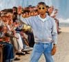 Au cœur des critiques : une spectaculaire vague installée dans la scénographie, en pleine période de canicule. 

Le créateur de mode Pharrell Williams - Défilé de mode Louis Vuitton Prêt à Porter Collection Homme Printemps/Été 2027 lors de la Fashion Week de Paris, à la Cité Internationale Universitaire de Paris, France, le 23 juin 2026. © Bestimage