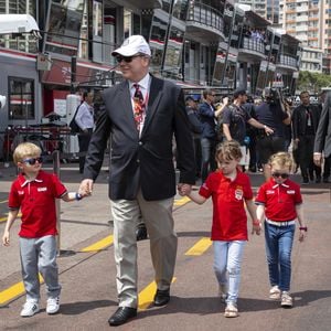 Jacques Grimaldi, le Prince Albert II de Monaco, Kaia Rose Wittstock, Gabriella Grimaldi se promènent le long de la voie des stands lors du 77e Grand Prix de Monaco, à Monaco, le 25 mai 2019. Photo Marco Piovanotto/ABACAPRESS.COM