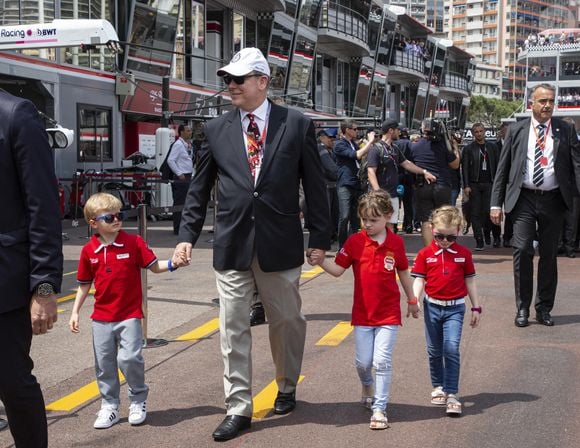 Jacques Grimaldi, le Prince Albert II de Monaco, Kaia Rose Wittstock, Gabriella Grimaldi se promènent le long de la voie des stands lors du 77e Grand Prix de Monaco, à Monaco, le 25 mai 2019. Photo Marco Piovanotto/ABACAPRESS.COM