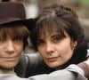 Il y a 22 ans dans un hôtel en Lituanie, Bertrand Cantat, le chanteur phare de Noir Désir portait plusieurs coups mortels à sa compagne de l'époque l'actrice Marie Trintignant. Archives - En France, à Paris, Nadine Trintignant et sa fille Marie Trintignant le 15 avril 1994. (Michel MARIZY via Bestimage).