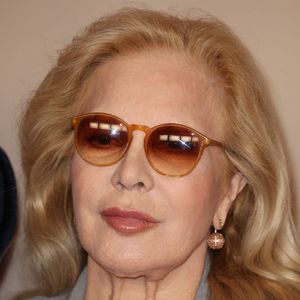 ... ainsi que celui de Sylvie Vartan ... 

Sylvie Vartan à la première de « Ma Mere, Dieu et Sylvie Vartan » au Pathe Palace à Paris le 17 mars 2025, France. Photo by Jerome Domine/ABACAPRESS.COM