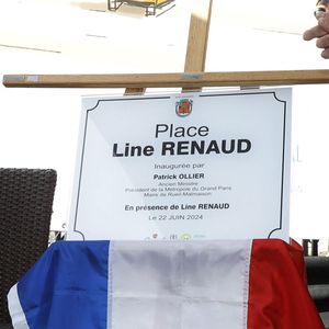 Exclusif - Plaque de la Place Line Renaud - Inauguration de la place Line Renaud a Rueil-Malmaison le 22 Juin 2024.
© Jlppa / Bestimage