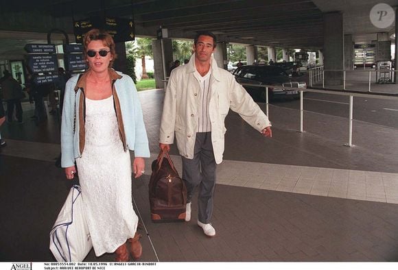 Archives - Gérard Lanvin et sa femme Jennifer au Festival de Cannes en 1996. ANGELI-RINDOFF-GARCIA / BESTIMAGE