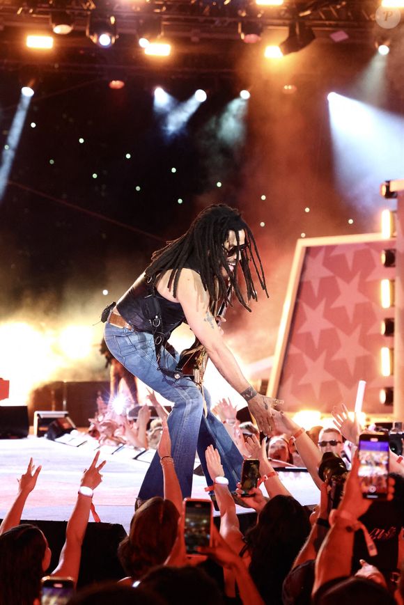 Lenny Kravitz au spectacle pyrotechnique Macy's 2025 à Brooklyn, NY, USA le 4 juillet 2025. 
Photo par Walik Goshorn/MediaPunch/ABACAPRESS.COM