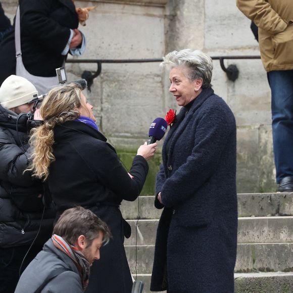 Françoise Laborde arrivant à la cérémonie des obsèques de Catherine Laborde à l'église Saint-Roch à Paris, France, le 6 février 2025. L'emblématique présentatrice météo de TF1 est décédée le 28 janvier 2025 à l'âge de 73 ans, des suites d'une démence à corps de Lewy, une maladie neurodégénérative dont Catherine Laborde souffrait depuis 2014. Photo par Jerome Domine/ABACAPRESS.COM