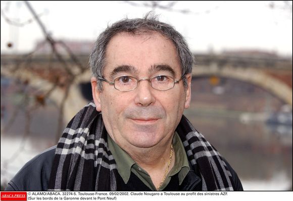 © Arno/Alamo/ABACA. 32274-5. Toulouse-France. 09/02/2002. Claude Nougaro a Toulouse au profit des sinistres AZF.(Sur les bords de la Garonne devant le Pont Neuf)