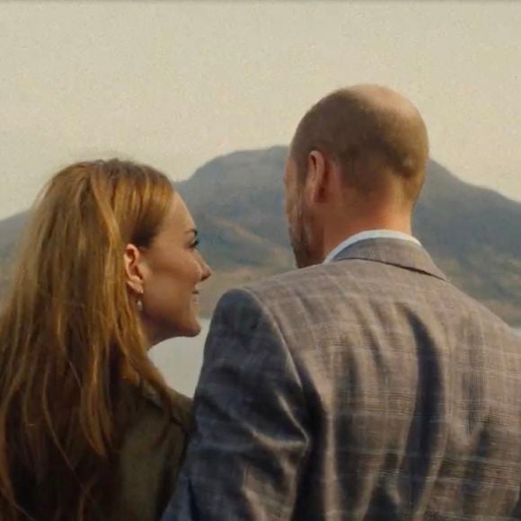 Ces derniers mois, Kate Middleton et le prince William se sont fréquemment ressourcés 
à Adelaide Cottage, résidence située dans l'enceinte du château Windsor. Pour rappel, ils y avaient emménagé en 2022 après avoir quitté Kensington. 

Crédit : Le prince et la princesse de Galles  (JLPPA / Bestimage) 2025. La princesse britannique Kate Middleton a narré une nouvelle vidéo dans laquelle elle révèle avoir "embrassé le pouvoir guérisseur de la nature" pendant son traitement contre le cancer.