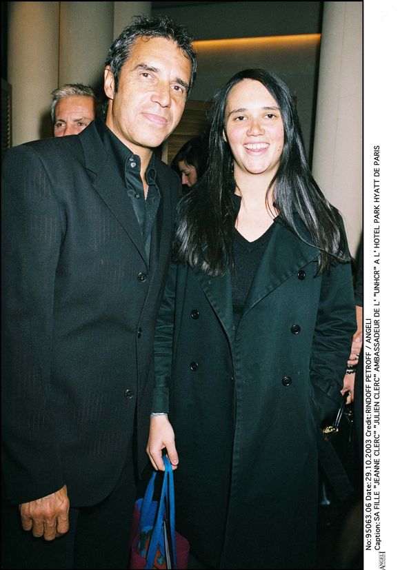 Julien Clerc avec sa fille Jeanne Herry, ambassadeur de l'UNHCR à l'hôtel Park Hyatt de Paris, le 29 octobre 2003. © BERTRAND RINDOFF PETROFF / BESTIMAGE