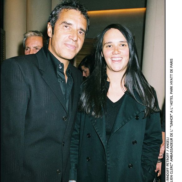 Julien Clerc avec sa fille Jeanne Herry, ambassadeur de l'UNHCR à l'hôtel Park Hyatt de Paris, le 29 octobre 2003. © BERTRAND RINDOFF PETROFF / BESTIMAGE