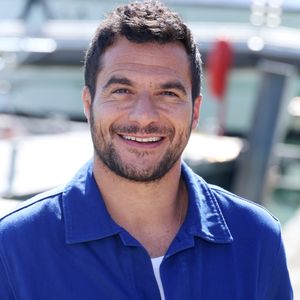 Amir Haddad - Photocall de la série "La Belle et le Boulanger" lors du 27ème Festival de la Fiction de la Rochelle (16 - 21 septembre 2025), le 17 septembre 2025.
© Denis Guignebourg / Bestimage