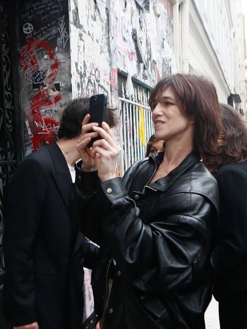 Trois ans après, Charlotte Gainsbourg impulse un nouvel élan à la Maison de son père située rue de Verneuil à Paris