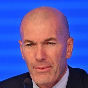 L'ancien international français de football Zinédine Zidane s'exprime lors d'une conférence de presse visant à le présenter comme le nouveau sélectionneur de l'équipe de France, au siège de la Fédération française de football (FFF) à Paris, le 28 juillet 2026. © Christian Liewig/Bestimage