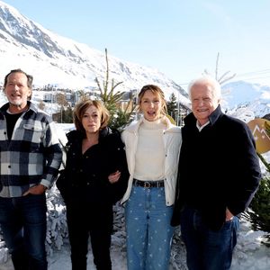 Emmanuel Patron, Armelle Patron, Pauline Clément et André Dussollier - Photocall du film "Chers Parents" dans le cadre du 29ème Festival International du Film de Comédie de l'Alpe d'Huez le 20 Janvier 2026. © Dominique Jacovides/Bestimage