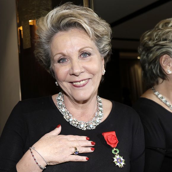 Françoise Laborde - Françoise Laborde, co-fondatrice et présidente de l'association Pour les Femmes dans les Medias (PFDM) reçoit les insignes d'Officier dans l'ordre National de la Légion d'Honneur par Laurence Rossignol, Ministre des Familles, de l'Enfance et des Droits des femmes, au Pavillon Dauphine à Paris le 6 mars 2017. © Cédric Perrin/Bestimage