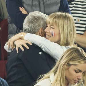 Nagui et sa femme Mélanie Page - Célébrités dans les tribunes du match du groupe D de l'Euro 2024 entre l'équipe de France face à l'Autriche (1-0) à Dusseldorf en Allemagne le 17 juin 2024. © Cyril Moreau/Bestimage