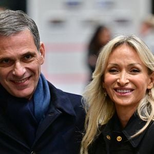 Rodolphe Saadé, propriétaire du journal "La Provence", Véronique Albertini-Saadé, présidente de CMA Média et la femme de R.Saadé - Le président de la République française E.Macron lors des "Discussions sur les enjeux démocratiques à l'épreuve des réseaux sociaux et des algorithmes" avec les lecteurs du journal "La Provence" à Marseille, le 16 décembre 2025. 
© ©hristian Liewig / Bestimage
