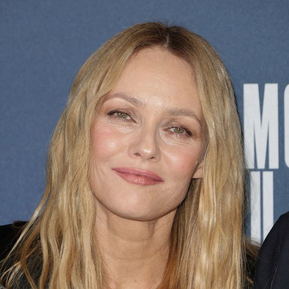 Et cela passe par un truc bien à elle pour défatiguer les traits. 

Vanessa Paradis - Avant-première du film "Dis moi juste que tu m'aimes" au Cinéma Pathé Wepler à Paris le 6 février 2025. © Coadic Guirec/Bestimage