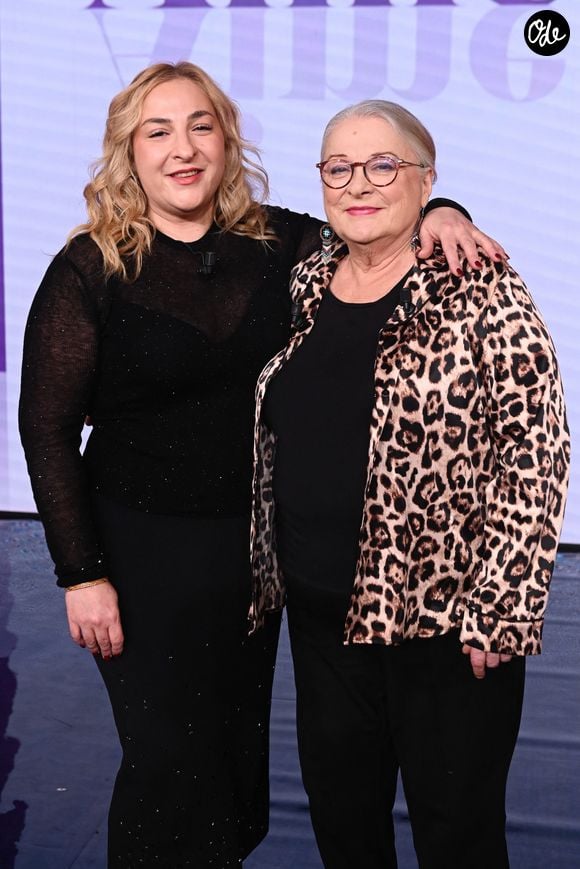 Exclusif - Josiane Balasko et sa fille Marilou Berry en backstage de l'enregistrement de l'émission "Famille je vous aime" présentée par M.Drucker, le 2 décembre 2025. 

© Gaffiot-Perusseau/Bestimage