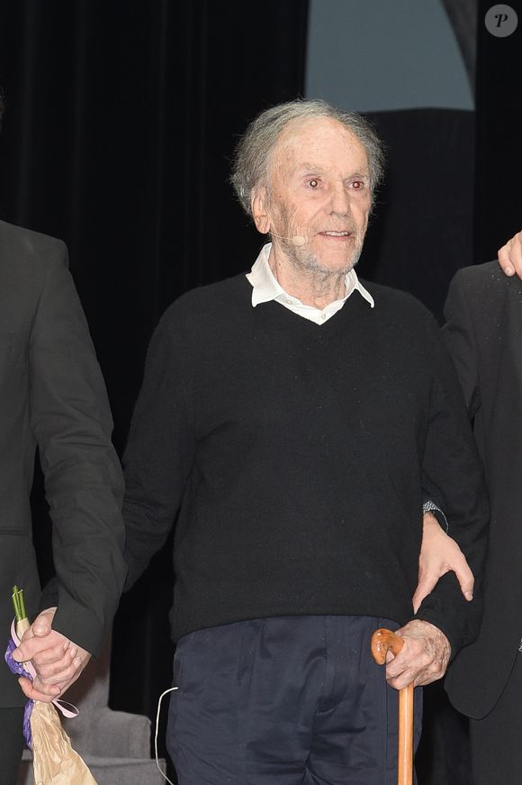 Exclusif - Jean-Louis Trintignant - Jean-Louis Trintignant célèbre ses 88 ans sur la scène du théâtre de la Porte Saint-Martin ou il lit des poèmes de Prévert, Vian, Leprest ou encore Apollinaire à Paris le 11 décembre 2018. © Coadic Guirec/Bestimage