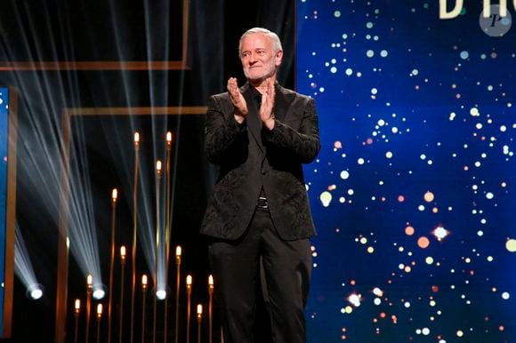 Francis Huster à la 35ème cérémonie des Molières aux Folies Bergère à Paris, France, le 6 Mai 2024. © Bertrand Rindoff / Bestimage