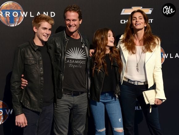 Cindy Crawford avec son mari Rande Gerber et leurs enfants Presley Gerber et Kaia Gerber - Première du film " Tomorrowland " à Los Angeles, le 9 Mai 2015.

© Bestimage