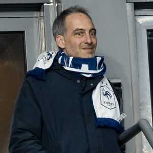Raphaël Glucksmann - Célébrités dans les tribunes du quart de finale de la Ligue des Nations de l'UEFA 2025 "France - Croatie (2-0 / tab 5-4)" au Stade de France à Saint-Denis le 23 mars 2025. © Cyril Moreau/Bestimage