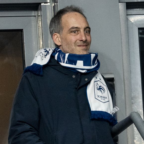 Raphaël Glucksmann - Célébrités dans les tribunes du quart de finale de la Ligue des Nations de l'UEFA 2025 "France - Croatie (2-0 / tab 5-4)" au Stade de France à Saint-Denis le 23 mars 2025. © Cyril Moreau/Bestimage