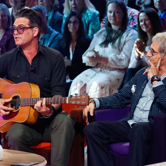 C'était au début des années 1980 et Manu Lanvin était encore un tout jeune enfant.

Exclusif - Gérard Lanvin et son fils Manu lors de l'enregistrement de l'émission "Famille je vous aime" présentée par M. Drucker et qui sera diffusée le 13 juin 2025 sur France 3, aux Studios rive gauche à Paris, France, le 15 avril 2025. © Clovis-Gaffiot/Bestimage