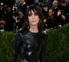 La maison de Serge Gainsbourg, située au 5 bis, rue de Verneuil, a longtemps été préservée des regards.


Charlotte Gainsbourg au MET gala © John Salangsang/Shutterstock