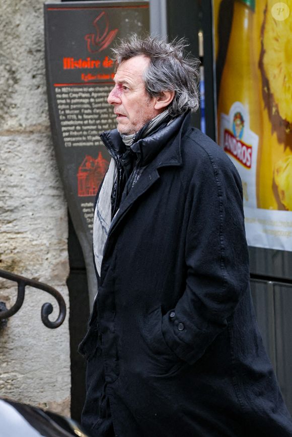 Ou encore l'animateur Jean-Luc Reichmann

Jean-Luc Reichmann - Arrivées aux obsèques de C.Laborde en l’église Saint-Roch à Paris, le 6 février 2025. Décédée le 28 janvier 2025 à l'âge de 73 ans, l'ancienne présentatrice météo de TF1 (1988 - 2017) était atteinte de la maladie neurodégénérative à corps de Lewy. 
© Jacovides - Moreau / Bestimage