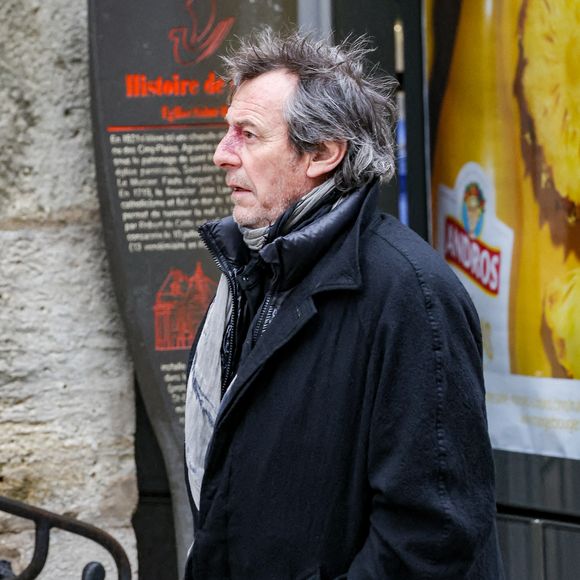 Ou encore l'animateur Jean-Luc Reichmann

Jean-Luc Reichmann - Arrivées aux obsèques de C.Laborde en l’église Saint-Roch à Paris, le 6 février 2025. Décédée le 28 janvier 2025 à l'âge de 73 ans, l'ancienne présentatrice météo de TF1 (1988 - 2017) était atteinte de la maladie neurodégénérative à corps de Lewy. 
© Jacovides - Moreau / Bestimage