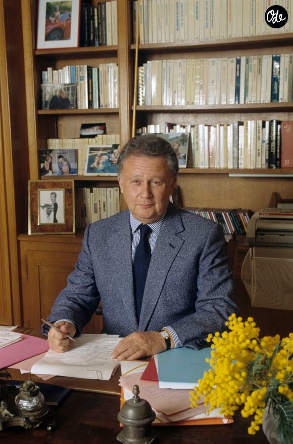 Découvrez les détails de cette propriété d'exception cédée en 2021 par l'homme de lettres.

Archives - En France, Philippe Bouvard dans sa villa de Cannes le 2 février 1996.

© Bestimage