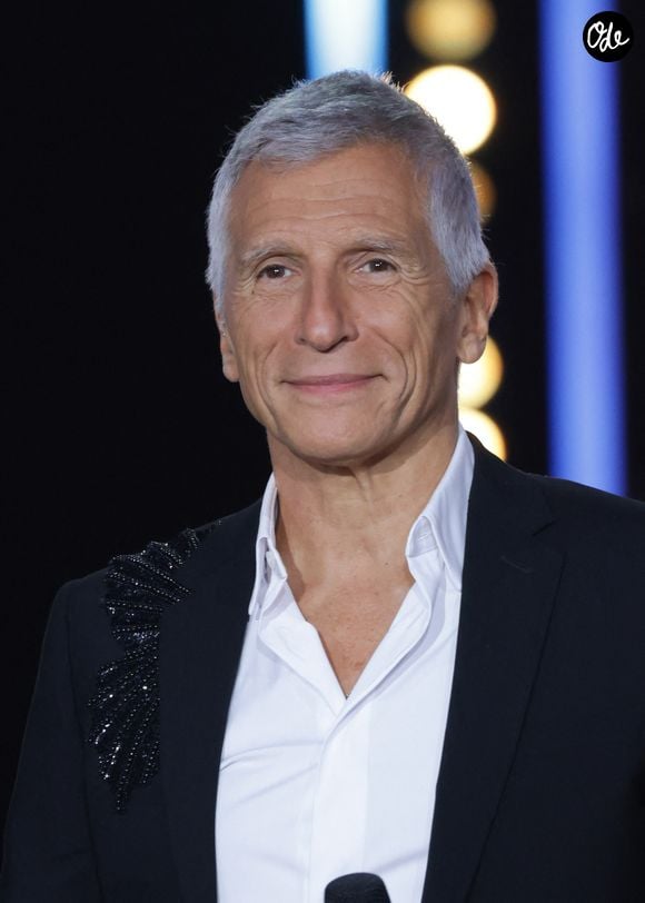 Malgré leurs chemins sentimentaux différents, les deux anciens compagnons ont donc choisi de s'installer dans le même quartier prisé de la capitale.

Nagui - Les célébrités se mobilisent pour la 38ème édition du Téléthon dans les studios de France 2 à Paris © Coadic Guirec / Bestimage
