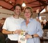Mais pas que ! Méliné, sa belle-fille est aussi un soutien de taille avec son petit Vahé, fruit de ses amours avec Alessandro Belmondo.
Alessandro et Luana Belmondo, à la Halle Georges Brassens de Brive-la-Gaillarde, le 8 novembre 2024. Foire du Livre de Brive 2024. © Jean-Marc Lhomer / Bestimage