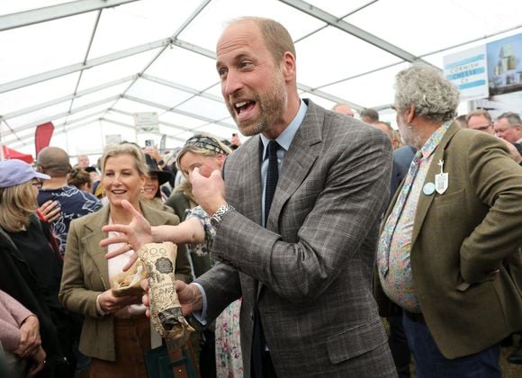 Le prince William était au Royal Cornwall Agricultural Show

Le prince William et Sophie Rhys-Jones - Le Prince de Galles, connu sous le nom de Duc de Cornouailles lorsqu'il est en Cornouailles, et la Duchesse d'Edimbourg, avec des Duchy Pasties lors d'une visite au pavillon de l'alimentation et de l'agriculture au Royal Cornwall Show au Royal Cornwall Showground, Whitecross, Wadebridge. Vendredi 6 juin 2025. Photo by Chris Jackson/PA Wire/ABACAPRESS.COM